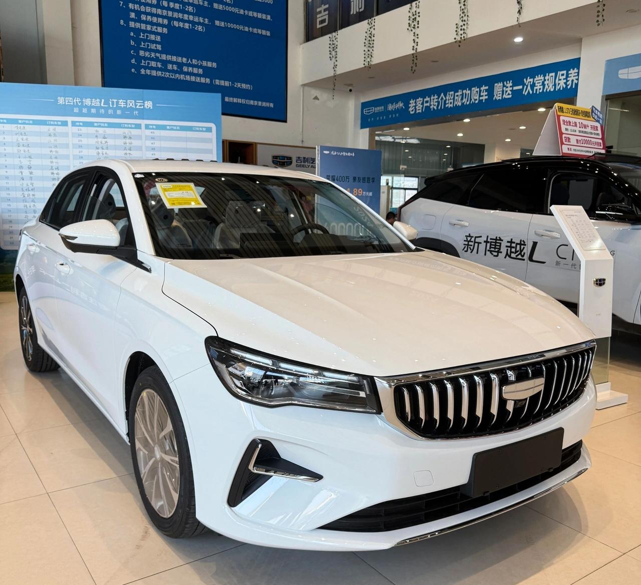 4.88万vs5.59万！国产合资代步车内卷，选手动还是自动？代步车市场杀