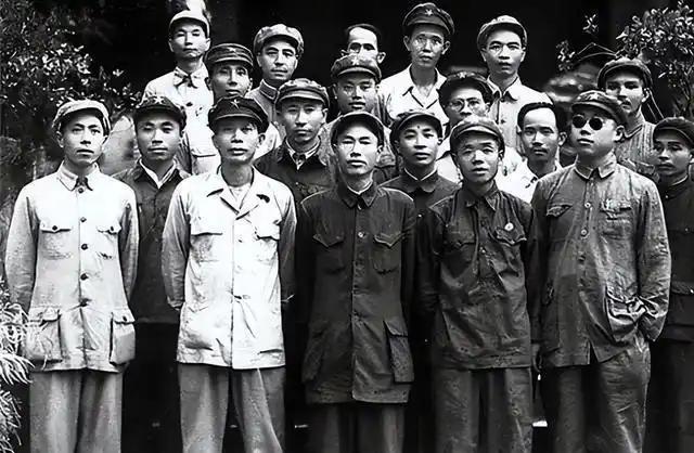 1949年四野20万大军南下，唯独他这个兵团司令没配政委，上级说：没人能给你当，