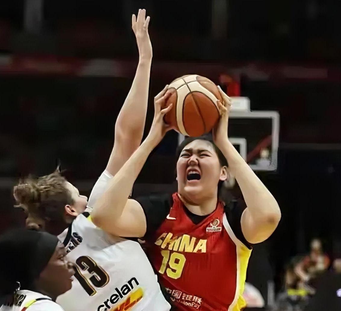 谁是中国女篮最重要的人？两场硬仗过后12名球员的表现给出答案。1、张子宇：3