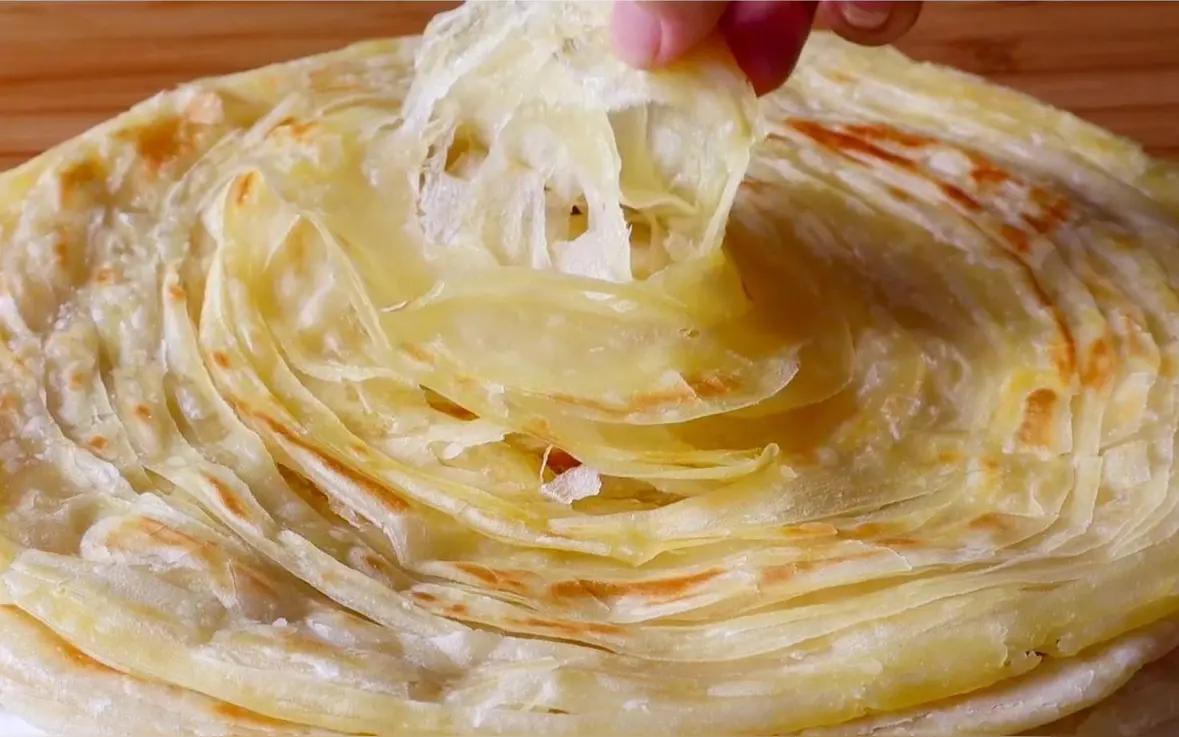 儿媳妇给婆婆打电话说，想让婆婆去城里给看孩子，她想找个工作上班挣钱。婆婆接到