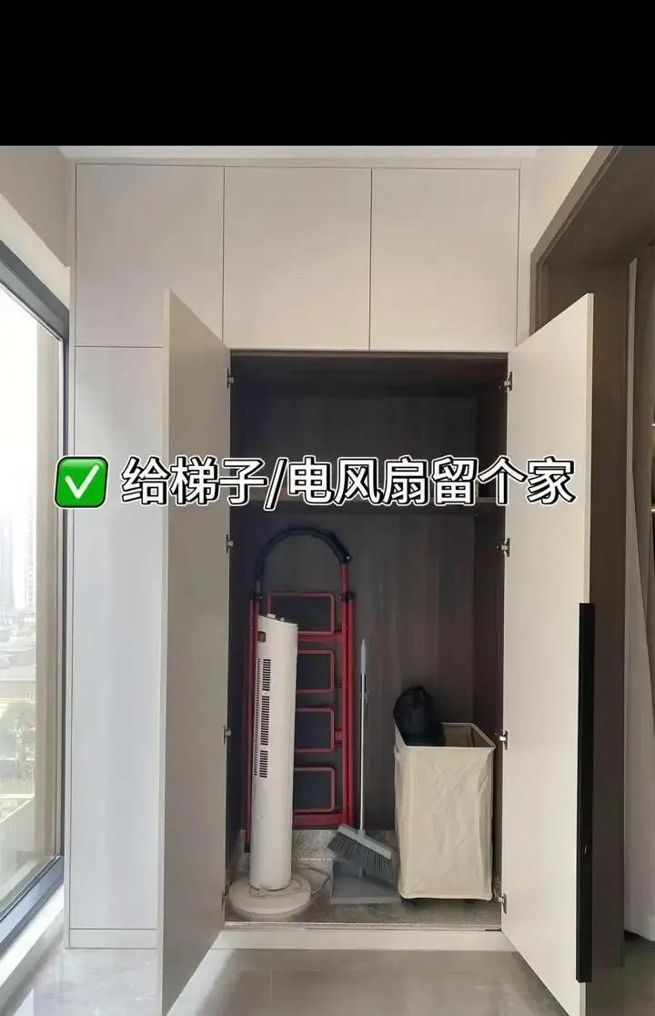 你家猫砂盆放哪？阳台？卫生间？我把它藏进了橱柜。不是普通柜子。打开柜门，T