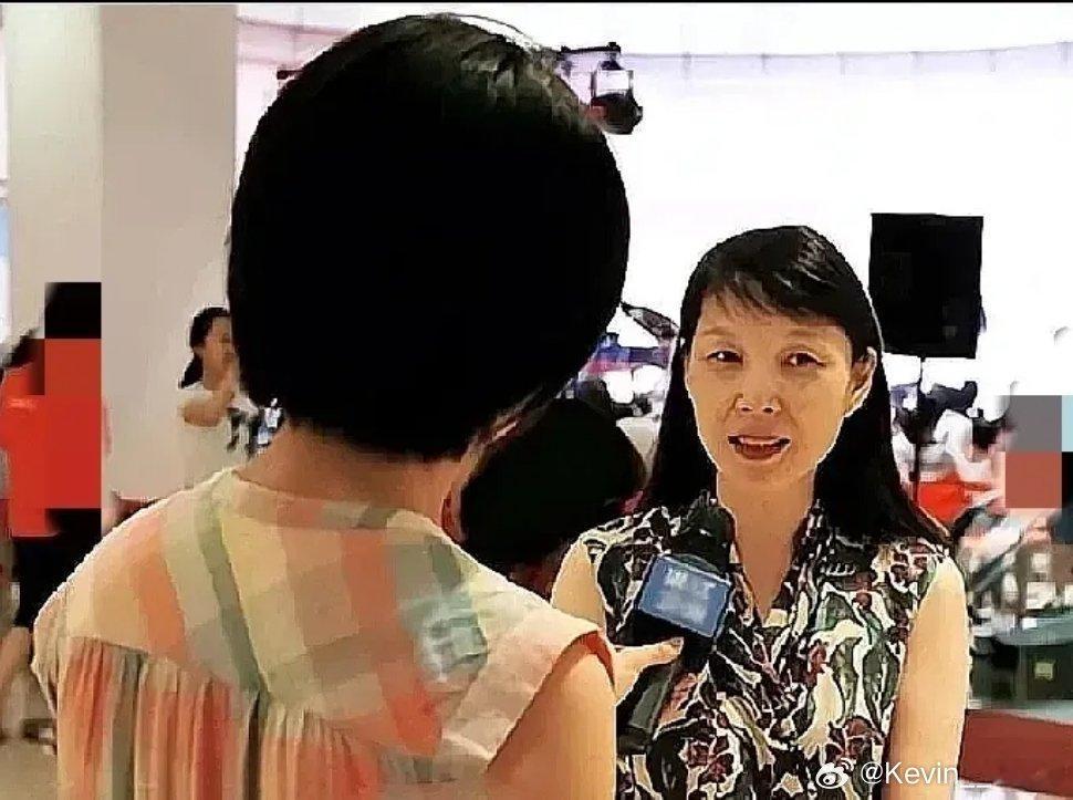 娃哈哈老板宗庆后第二个老婆厉害了，有商人的头脑，有读书人的通透。​​1966年生