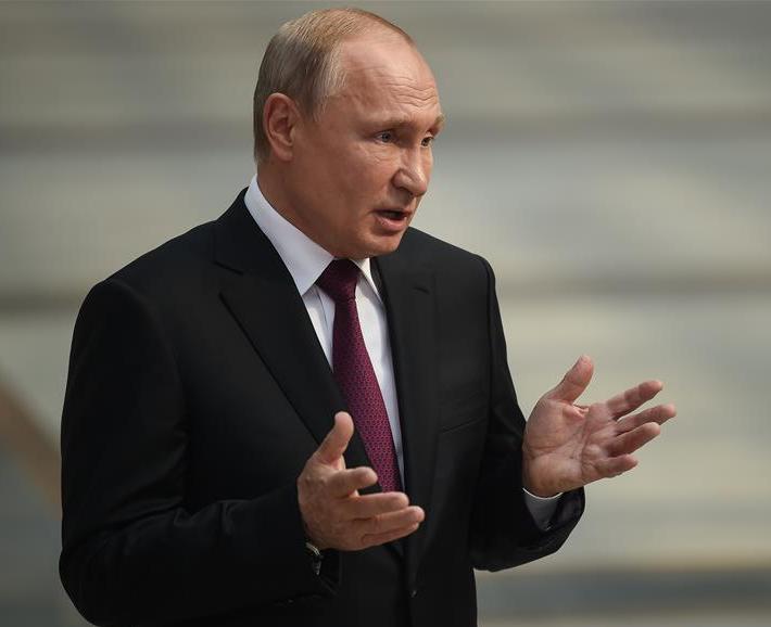 普京就扔了一句话，全世界的空气都安静了。 他说，美国的“战斧”导弹要是敢碰俄