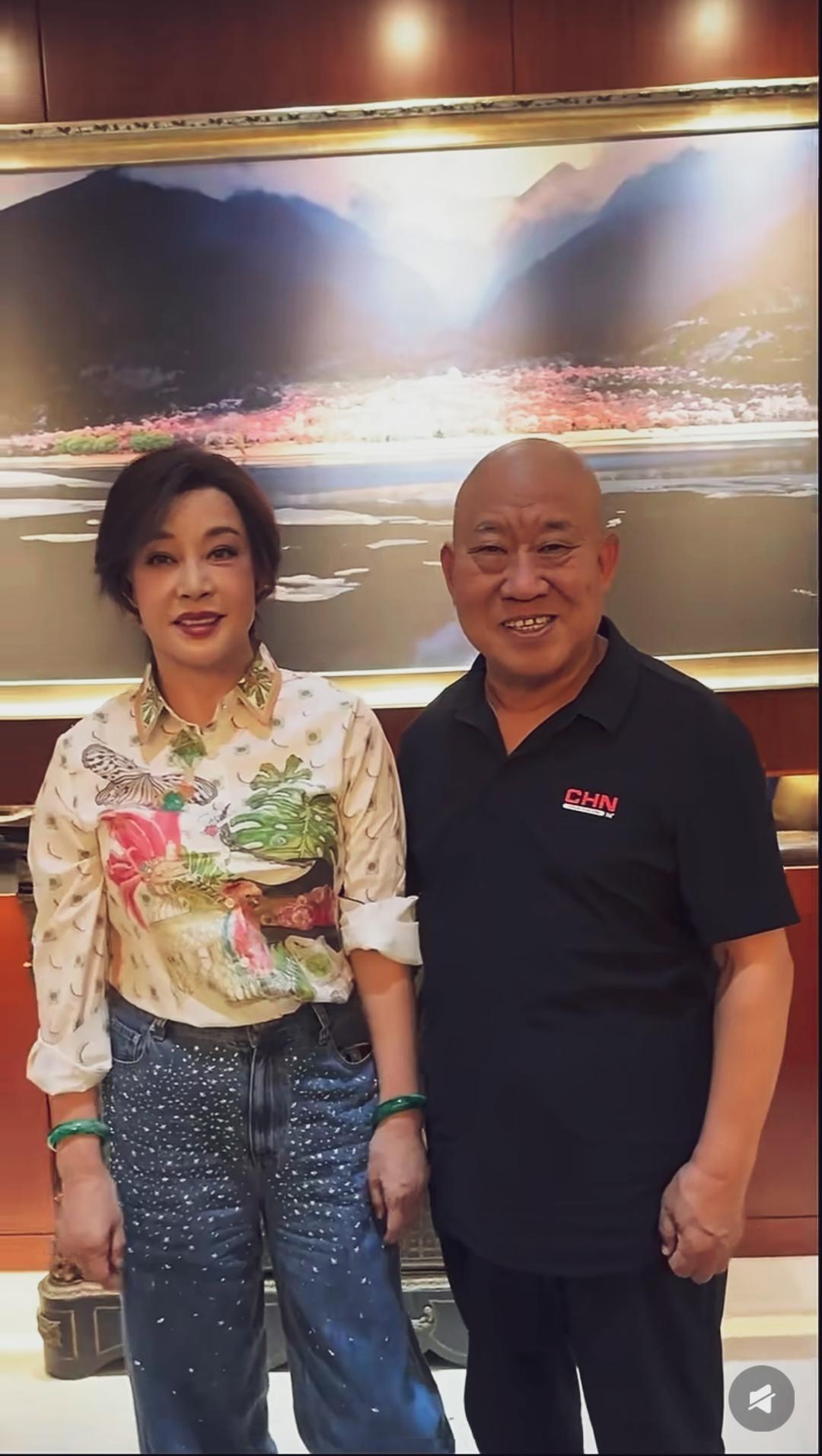75岁刘晓庆看着比70岁杜旭东还年轻！刘晓庆
