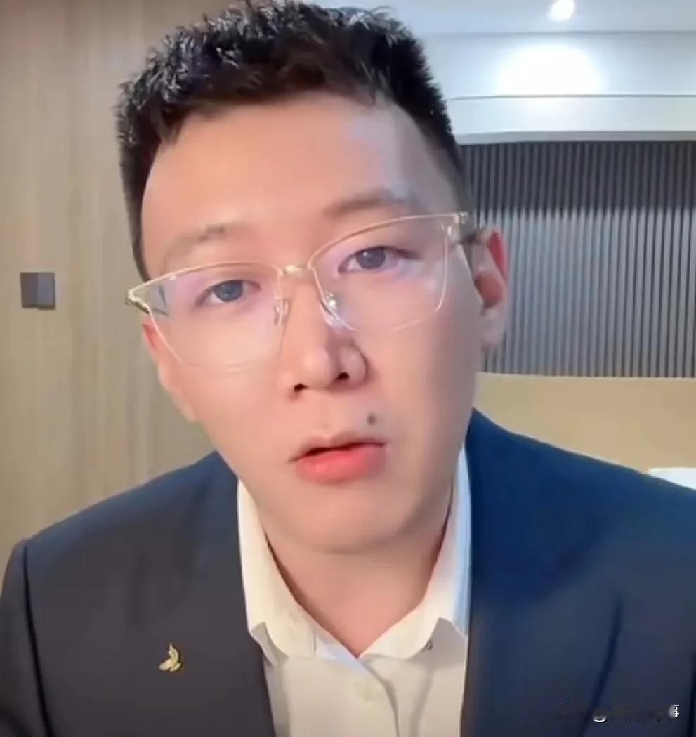 小胖说方丈和老葛是一家人，小白龙挣钱也得给方丈分！小胖说老