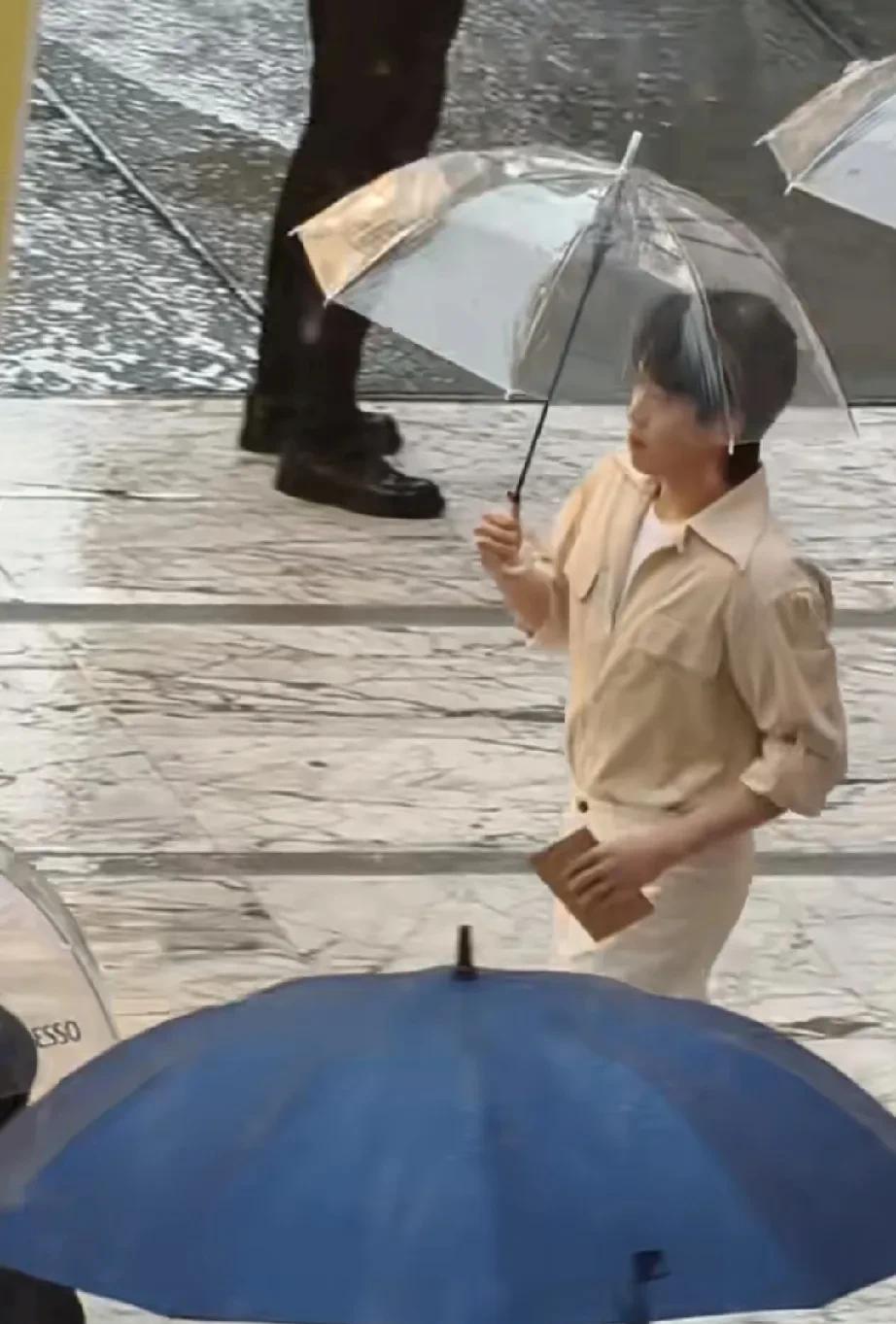 [捂脸哭][捂脸哭]楚钦这人气，直接干翻内娱！真系线下不公开的活动呀！不过头哥今天班