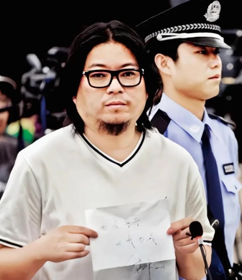 当年，年仅18岁的高晓松在火车上遇见一个算命先生，高晓松问：“我能活多久？”对方