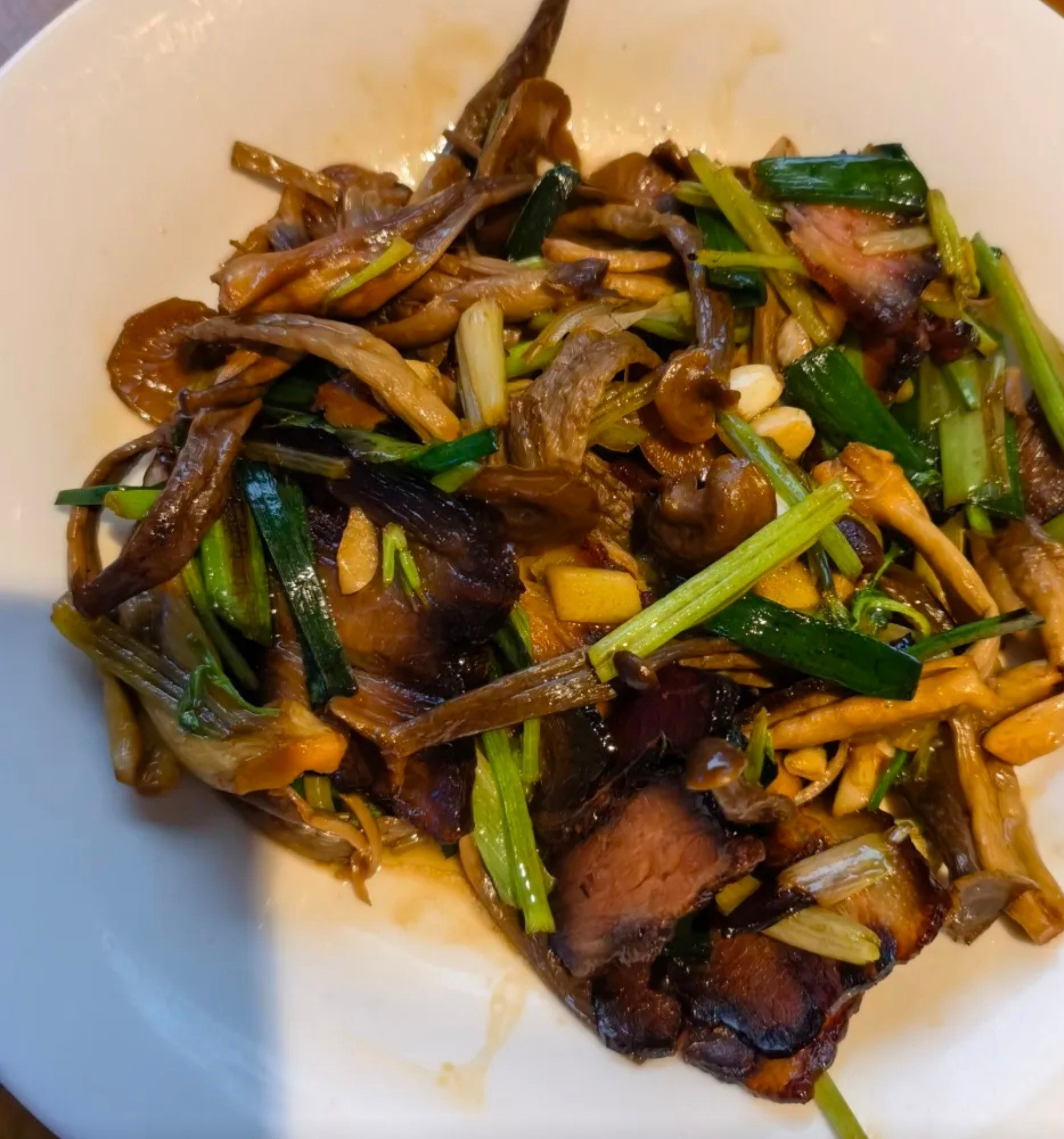 打卡龙井虾仁，还配上了一壶龙井茶，东坡肉肥而不腻入口即化的感觉。​​​