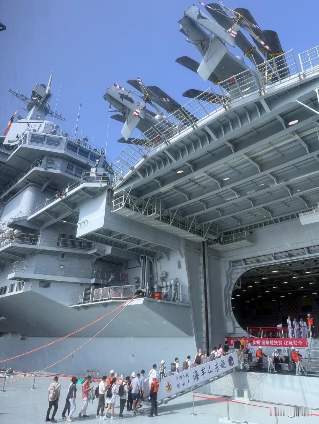 【细节质感一流——国产航母山东舰霸气侧漏！】航母