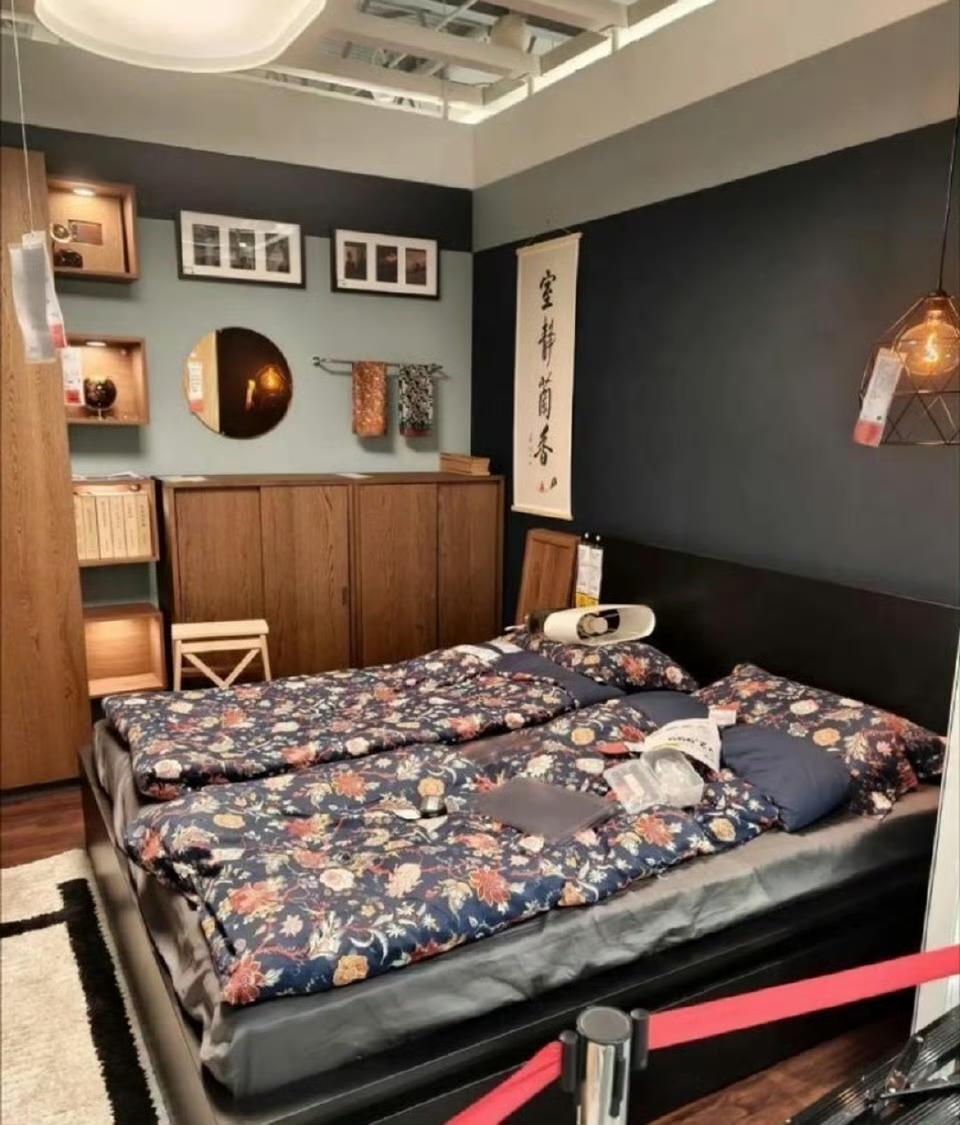 宜家是懂中年夫妻的！同床不共枕，既维持着表面的和谐，双方又有着各自的空间。中