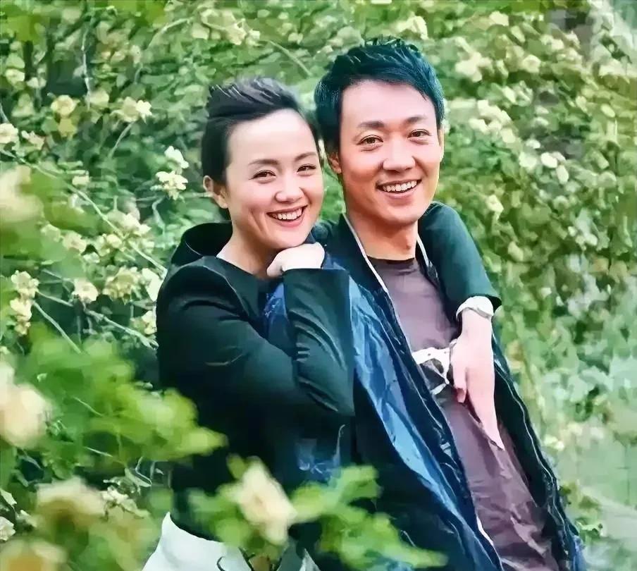 辛柏青说，媛媛走的这天很平静。她跟癌症折腾了快五年，她从没抱怨过，也没公布大众，