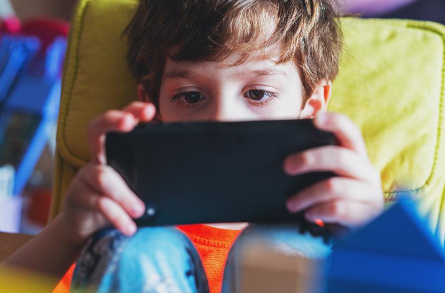 毒流量盯上孩子！从启蒙软件到电商平台，无孔不入太可怕家长们一定要警惕，无形的