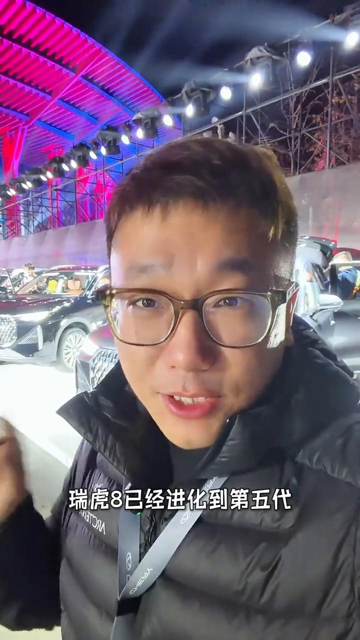 第五代瑞虎8，新燃油豪华大五座家庭SUV。朋友们，火急火燎从国外飞回来了，原定