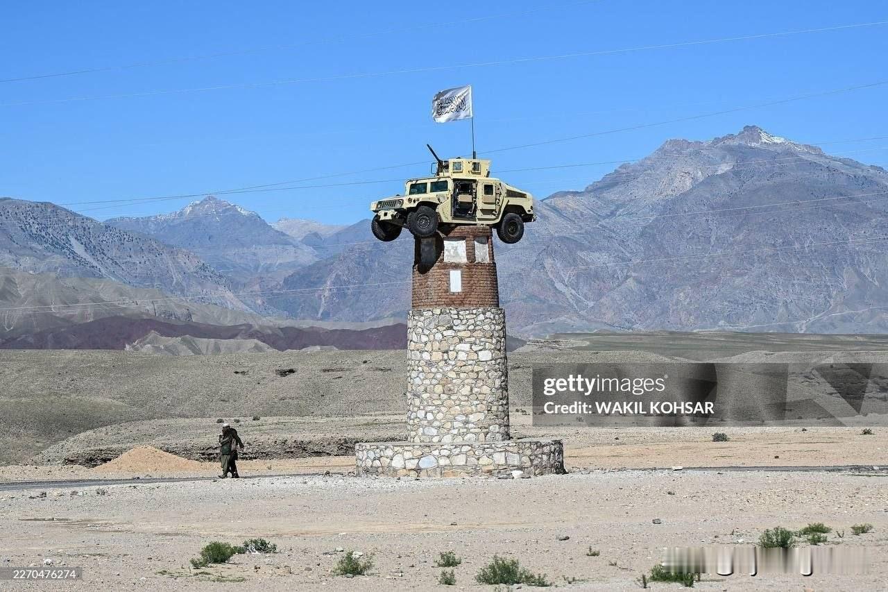 🫨🇦🇫塔利班政权决定将一辆此前缴获的、配备机枪的“悍马”多用途轮式车辆（H