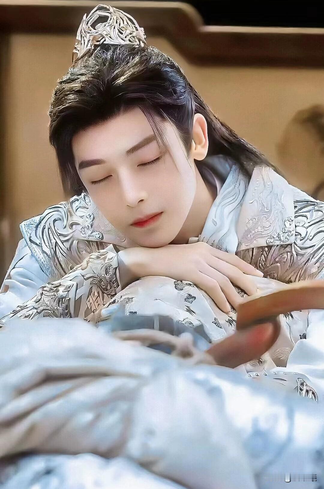 少年白马醉春风:为了侯明昊看了《少年白马醉春风》，挺好看的一部电视剧，以前怎么没