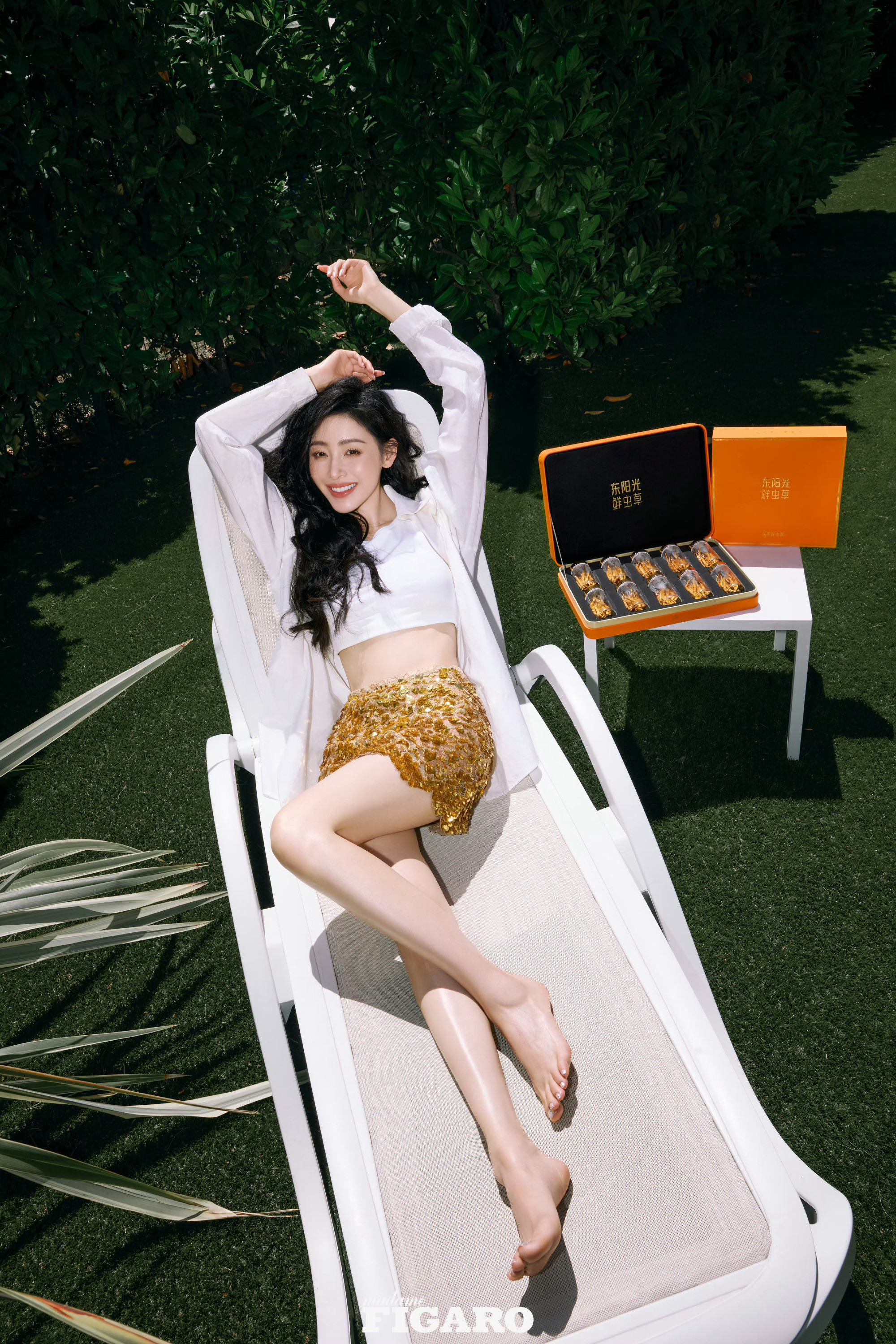 张天爱杂志大片精选：百变穿搭，大长腿姐姐太美了。张天爱