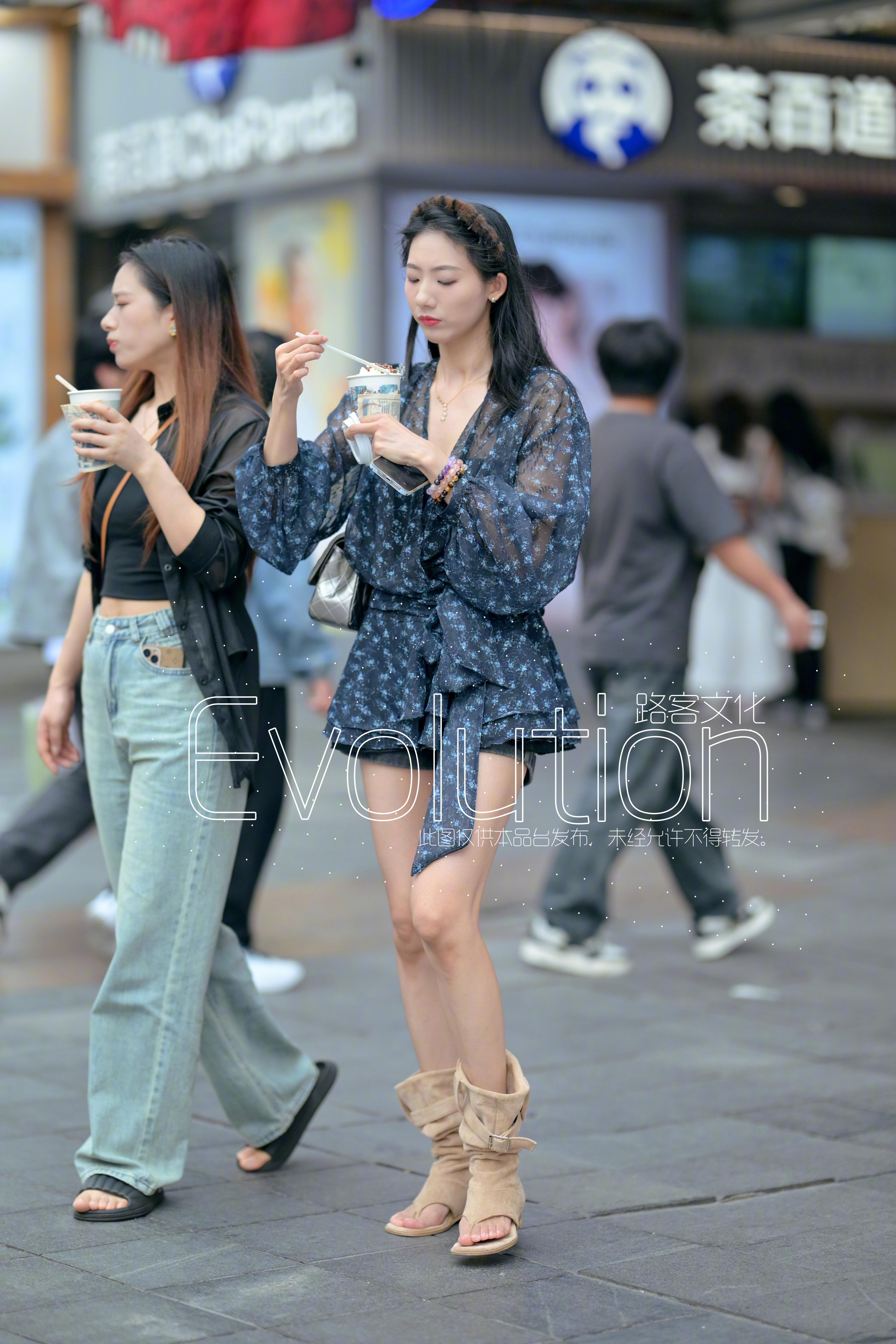 小姐姐应该是游客比较喜欢好吃街的美食​​​
