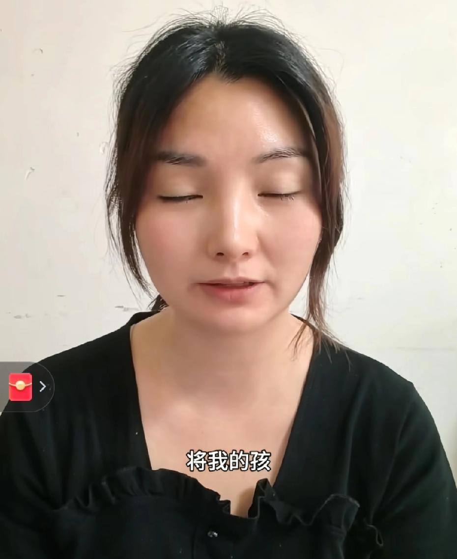 让人感到吃惊的是琪琪的爷爷奶奶也和刘江、许金花生活在一起。许金花打琪琪的时候