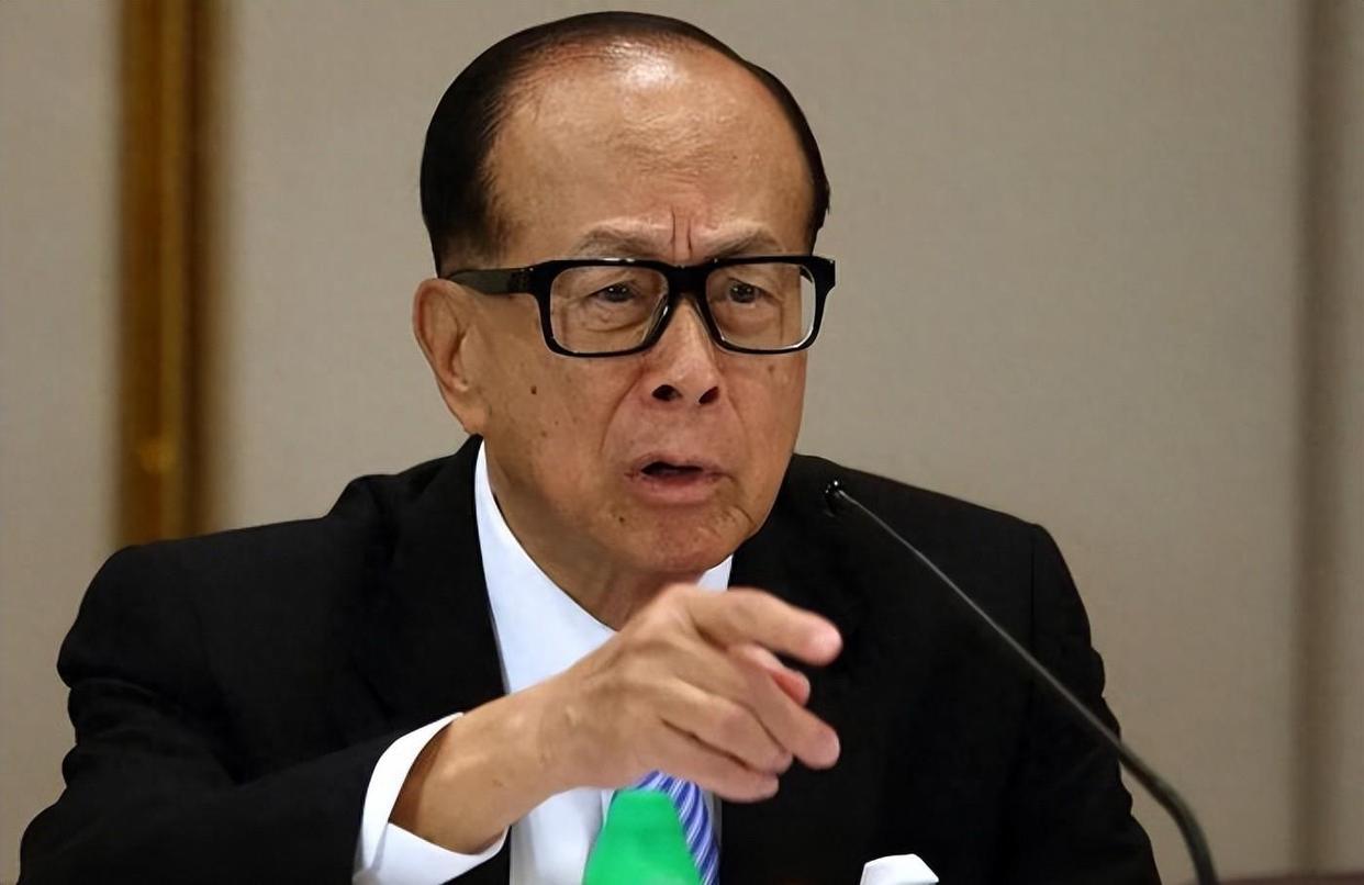 游戏结束，李嘉诚全面清仓，巴政府硬抢124亿资产，结果搬石砸脚。巴拿马强行接管长