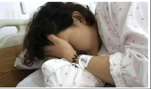 一产妇在网上哭诉，40℃高温坐月子，婆婆居然不让开空调、风扇，孩子都热得小脸通红