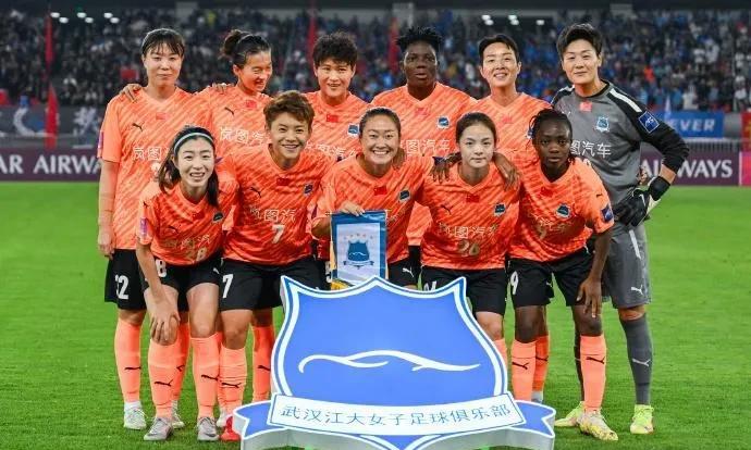 武汉女足点球险胜首次亚冠捧杯北京时间5月24日晚，2024-2025赛季女足亚