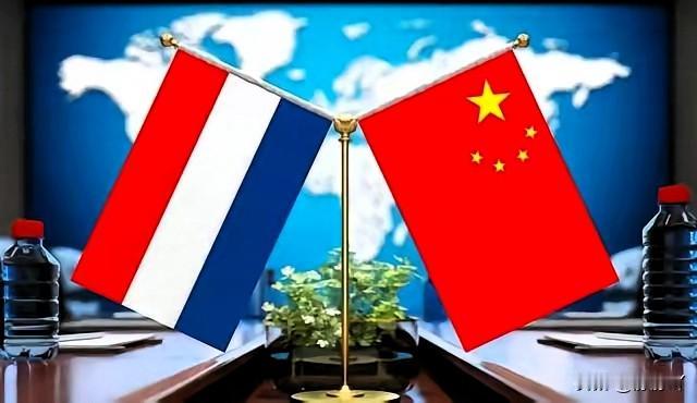 12月1日起，中国正式升级对荷兰的稀土出口管控，新规作出明确界定：一是含中国来源