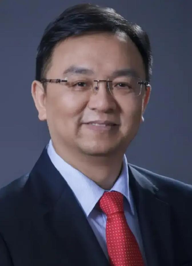 比亚迪总裁王传福说，他高中时回家要生活费时，他嫂子张秀菊，翻箱倒柜，兜里就几毛钱，嫂子一拍大腿，做出