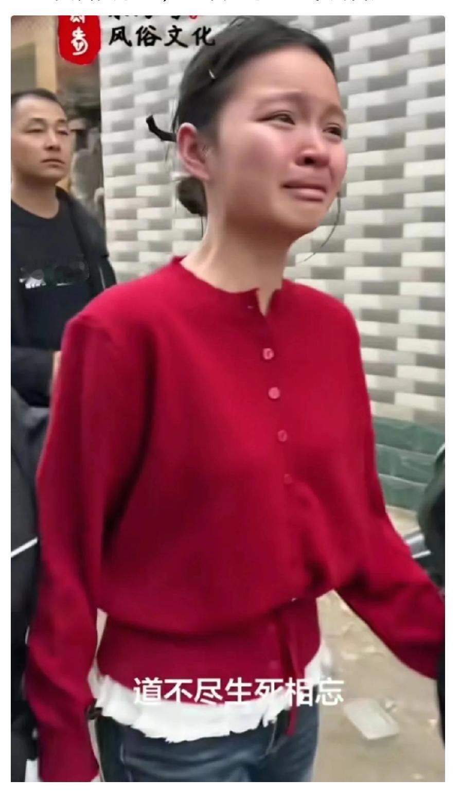 起初我以为是妈祖要换人，后来以为是小乩童不愿出来，万万没料到的是今年