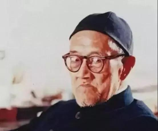 1983年，梁漱溟说，他心中最敬佩的中国人是毛泽东主席，毛主席功在统一中国，德在