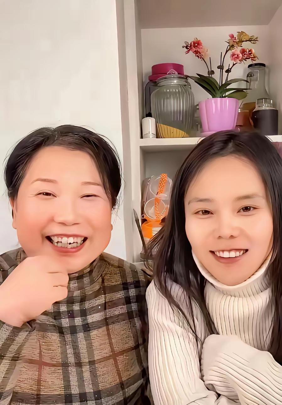 腰姚策患癌症晚期一天也离不开医院治疗，许敏已经给电子52万。自己手里没有钱了，把