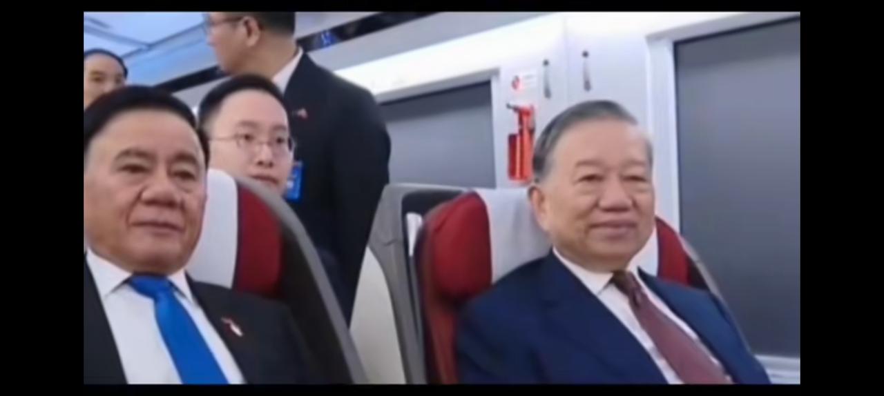 躺着飞，越南领导人不坐飞机坐高铁。几十年摇摆不定，越南真的不胜其烦，老挝都有