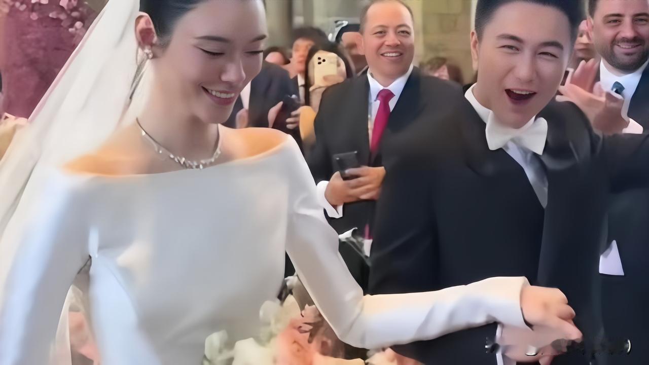 有人调侃奚梦瑶的一双儿女，没有一个遗传她的高颜值五官，6岁儿子何广燊脸型眉眼复刻