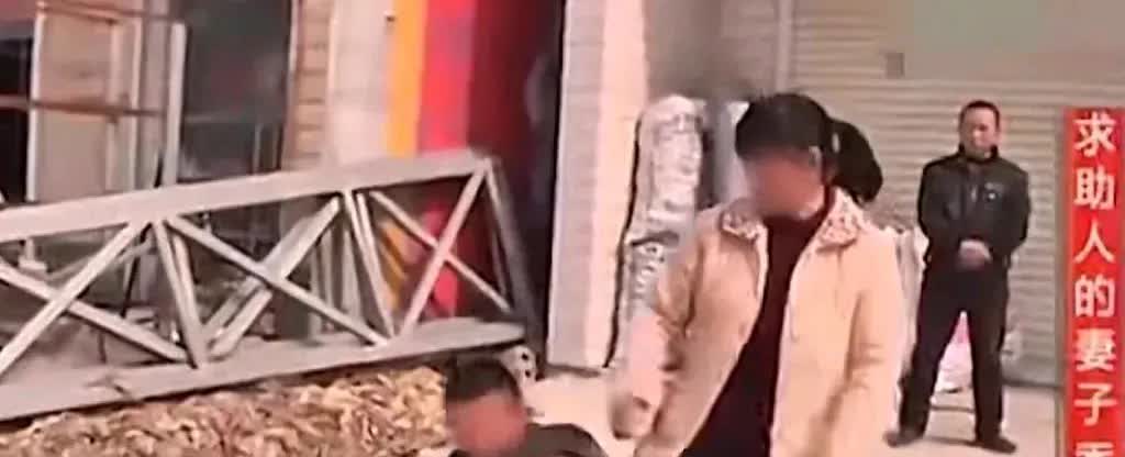 河南男子带侄媳妇私奔，13年后病重求妻女收留，妻子心软正准备答应，谁知，男子又提