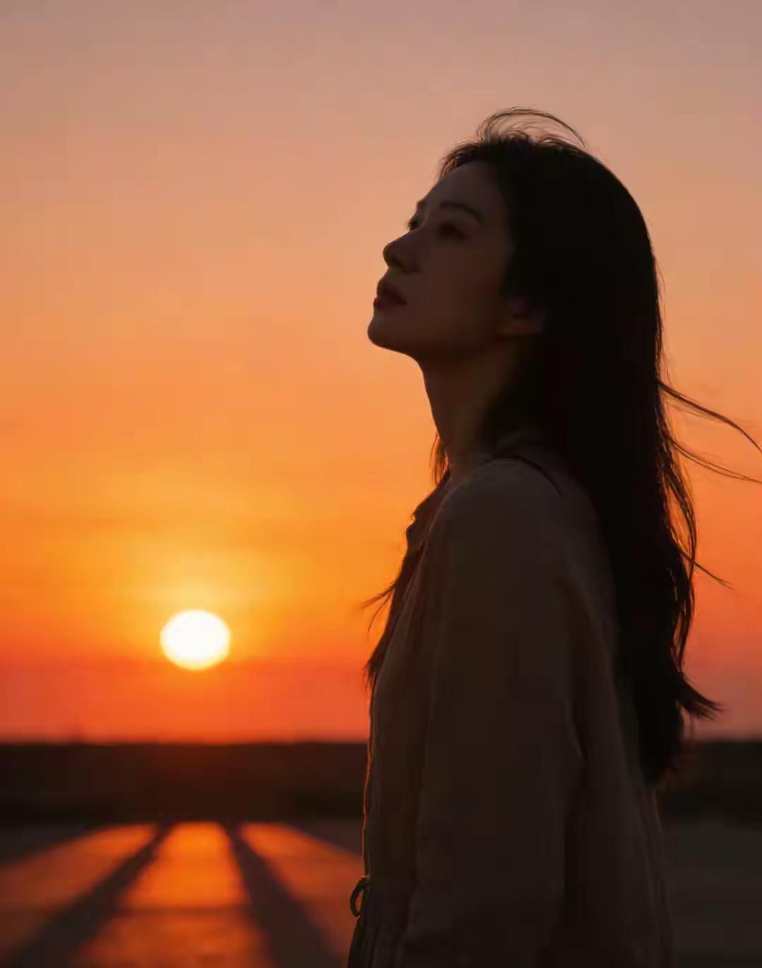 别让沉默，成了爱情的杀手爱情里，最可怕的不是争吵，也不是背叛，而是那无声无息