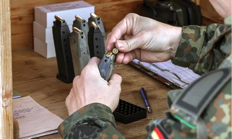 德国联邦“肥宅”名不虚传，上万发子弹在眼皮下被盗先有德国联邦国防军与当