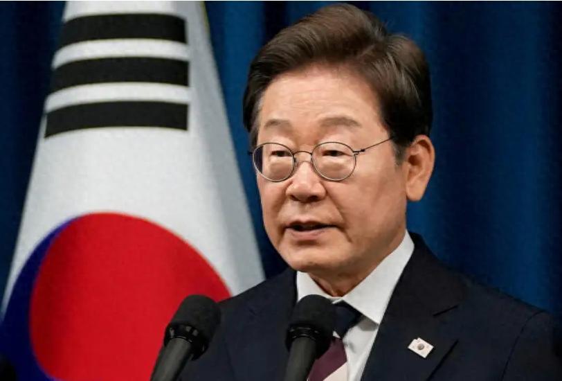 北约峰会前48小时，韩国总统李在明突然宣布不去了。这种场合，说缺席就是一种表态，