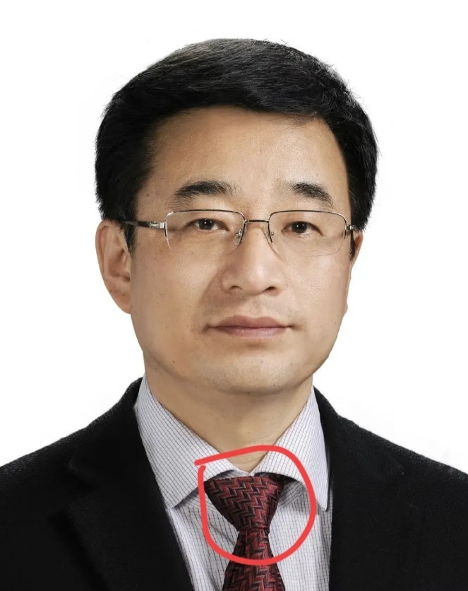 一觉醒来！王辰院长最没想到的事，竟然是他的对手饶教授帮他洗白了。这事儿说起来真