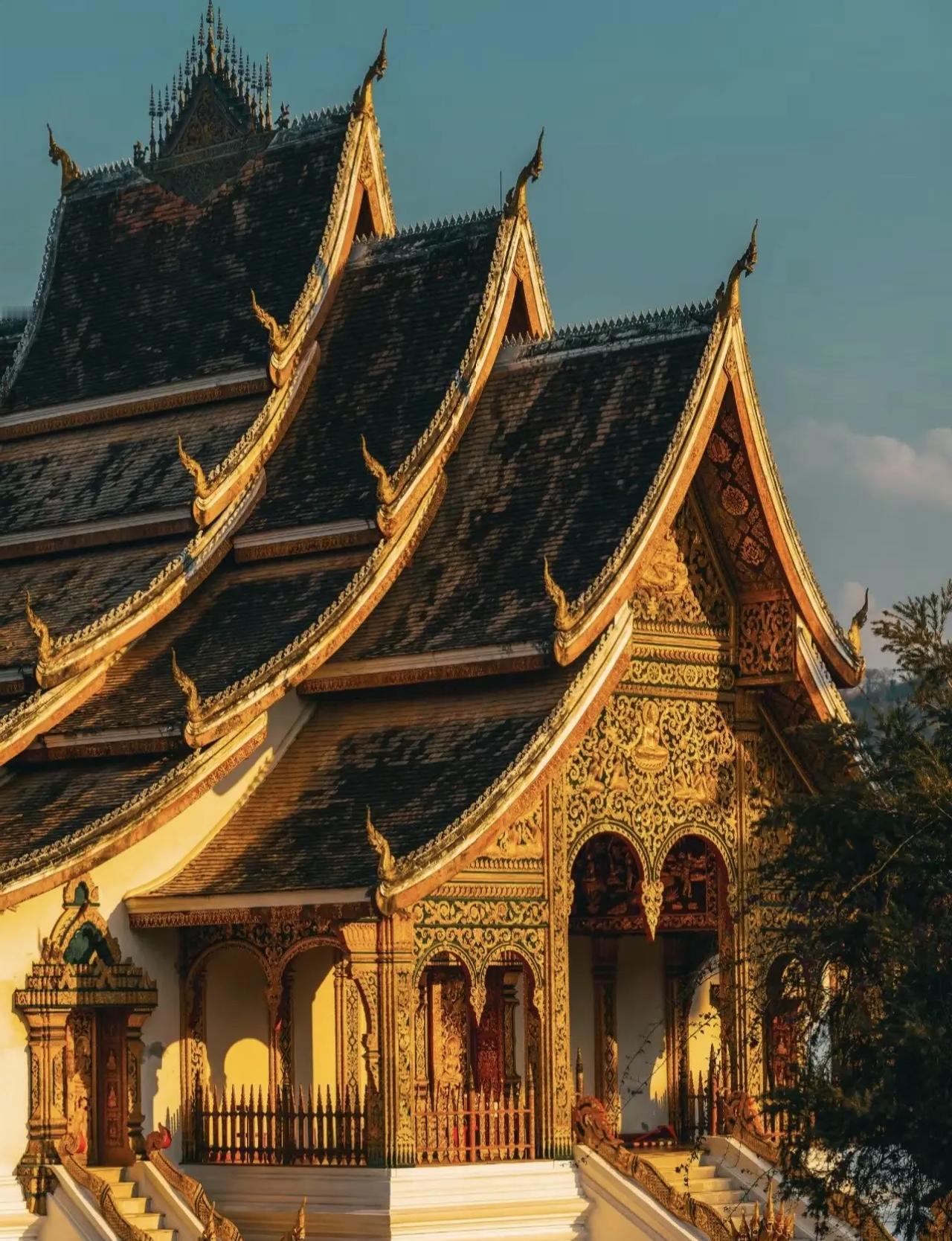 ☁说起来，老挝也算是一个社会主义国家。但真要论起来，它可能是所有社会主义国