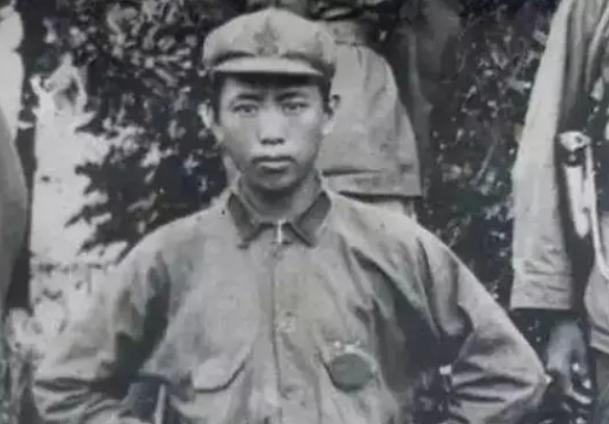 1942年，刘亚楼远在苏联学习。那天，战友突然说：“你的妻子贠凌漪，在延安和一