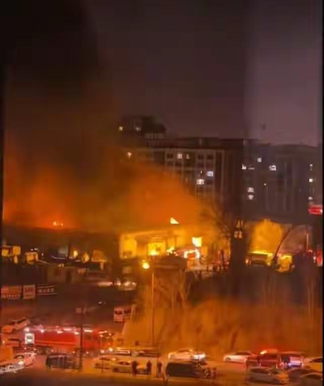 又是粮仓起火，时代在变，但是社会的运行规则没变​这招用了2000多年了，屡试不