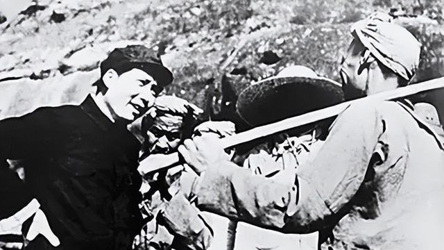 1952年救命恩人因贪污被判死刑, 毛主席大怒: 不可能, 让恩来去查