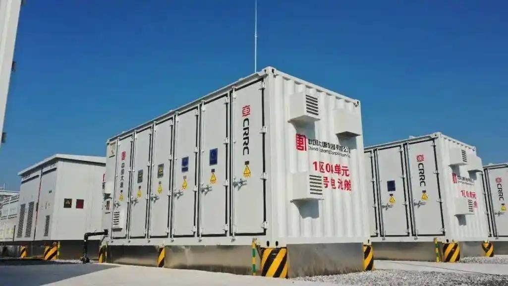 藏不住了，卖车亏到吐血，却靠给AI卖电闷声发大财，最近科技圈所有人都在疯抢英
