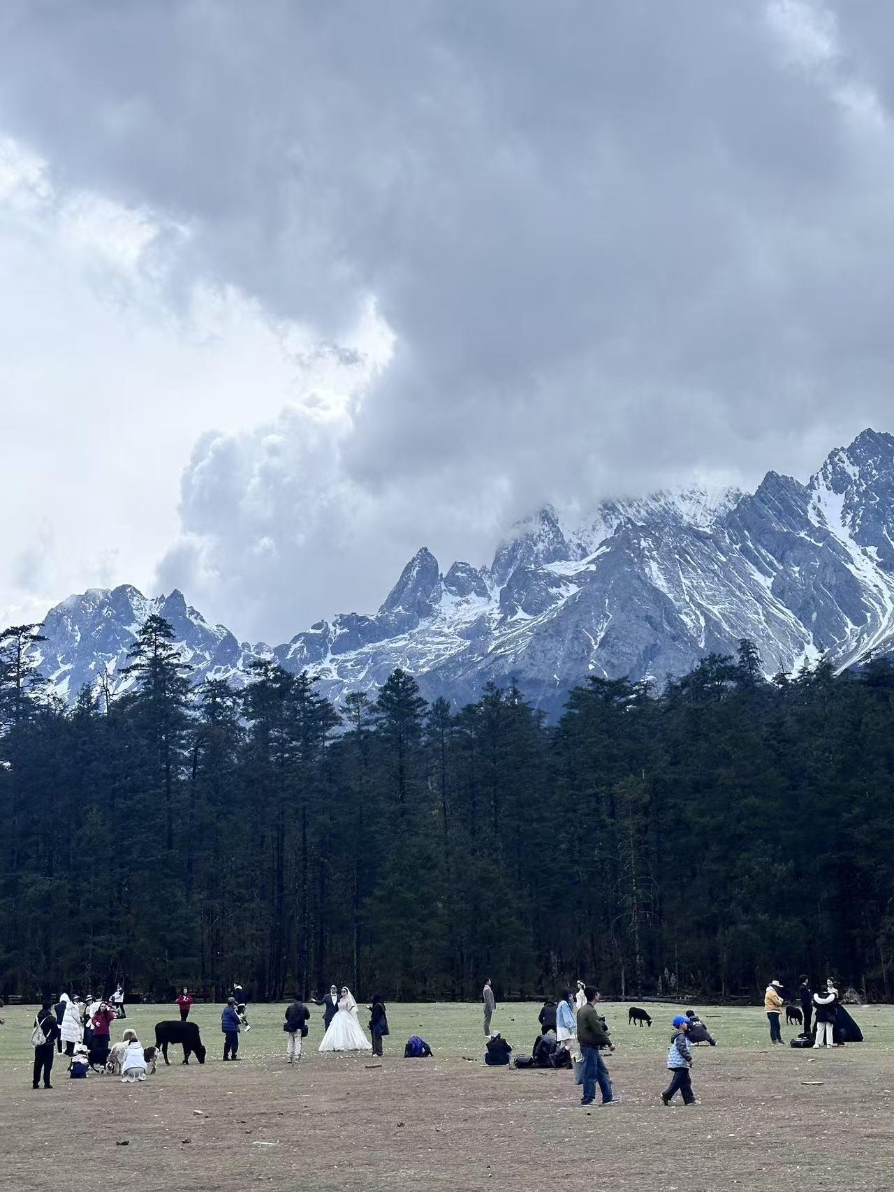 在单位里，有领导参加的饭局，都要牢牢记住这3点：1，位置要坐对；2、话要说到位；