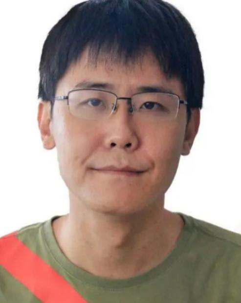 2002年，22岁的清华高材生刘海洋，在动物园将浓硫酸先后泼向五只熊，本以为会遭