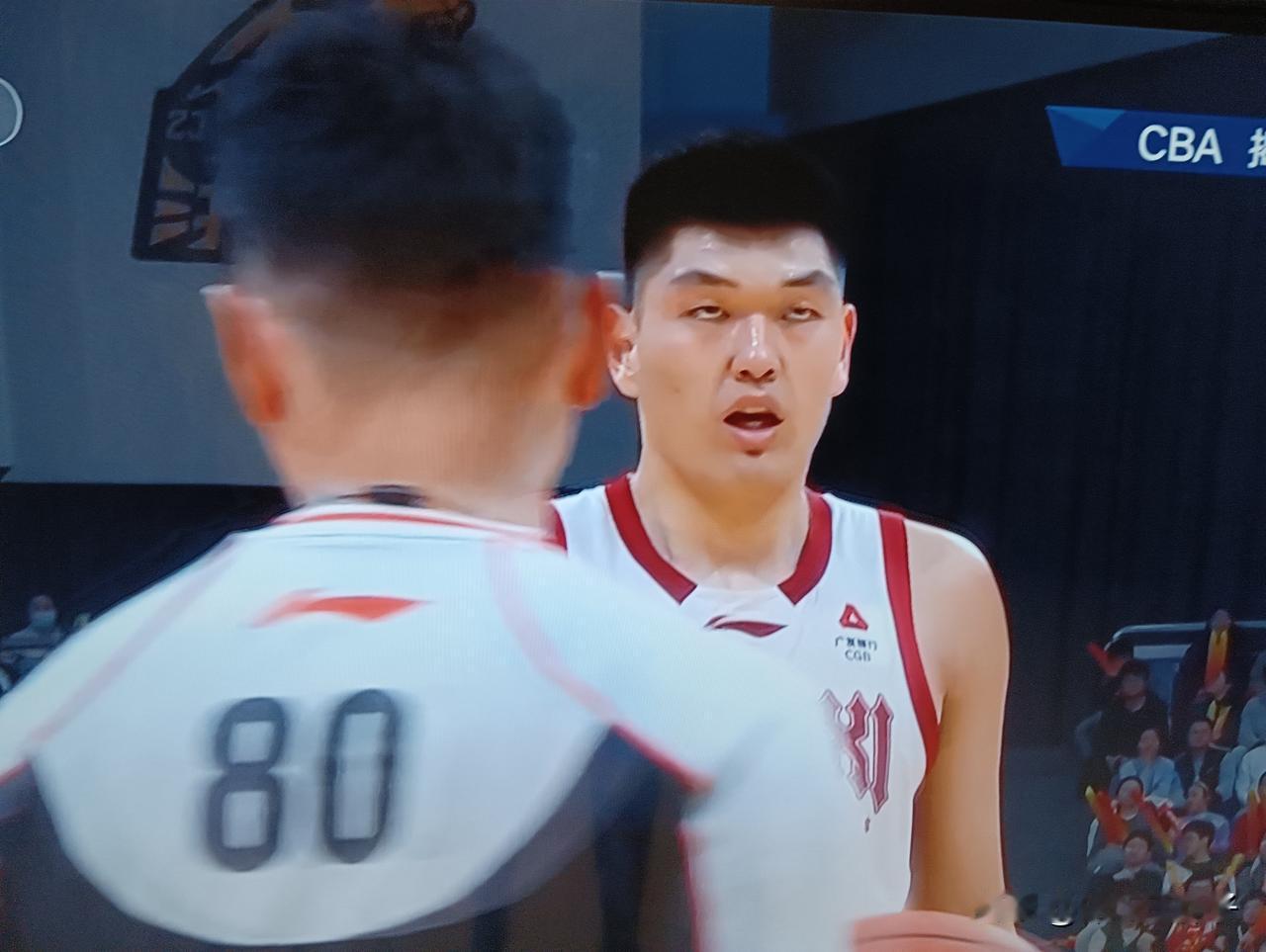 广东男篮，杜峰收获一好一坏消息。原帅零分，张宁一分，迪亚洛违体，新赛季第一场，山