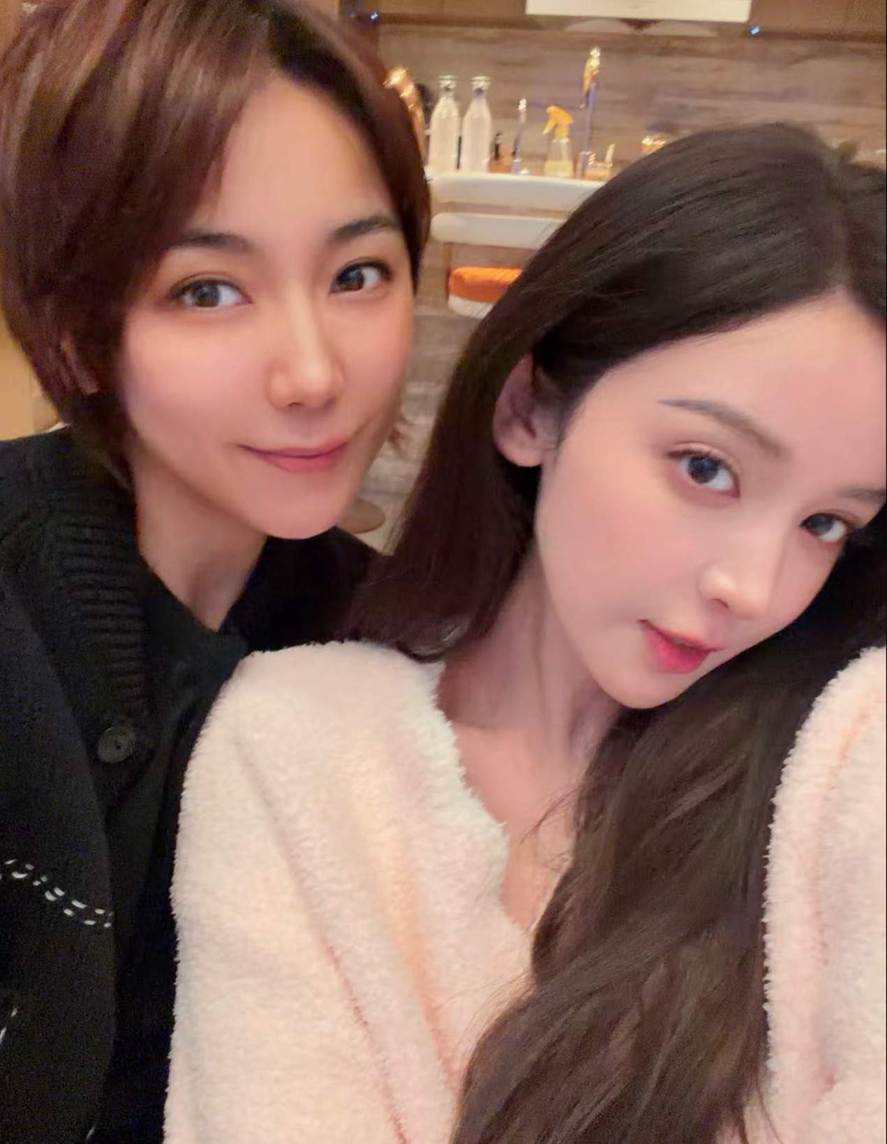 娜扎和姐姐合照娜扎和姐姐的最新合照，好美的姐妹花