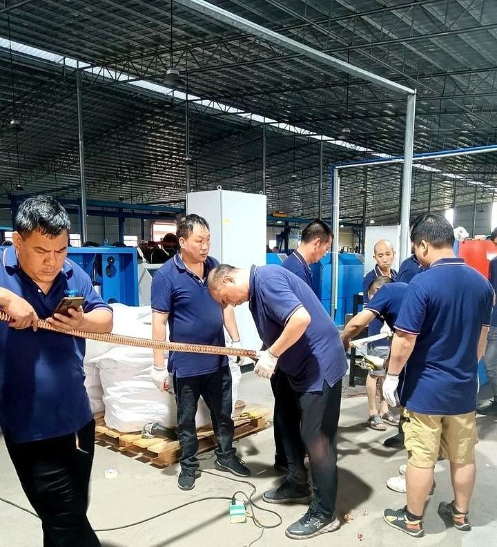 这是我厂正在上班的员工，大部分人是60和70后，我们厂老板不嫌年龄大，文化低，只