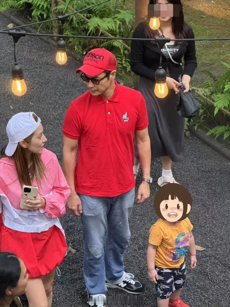 港姐陈凯琳与视帝丈夫郑嘉颖于2018年拉埋天窗，育有大仔郑承悦(Rafael）