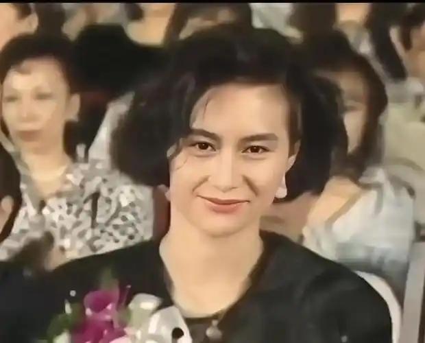 1991年1月8日，何超琼与许晋亨在香港举行婚礼，场面十分隆重，婚纱由Dior订