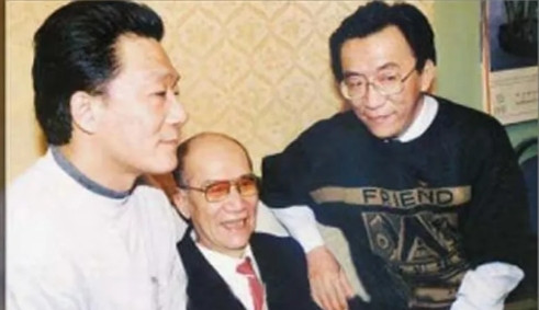 侯耀华自爆和侯震断舍离了，和自己的侄子已经多少年不联系了。你说就算和侯震的父亲